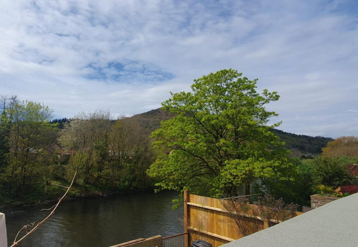 Ty Taf 2 Bed Cottage With Deck & Easy Transport Links Cardiff Esterno foto
