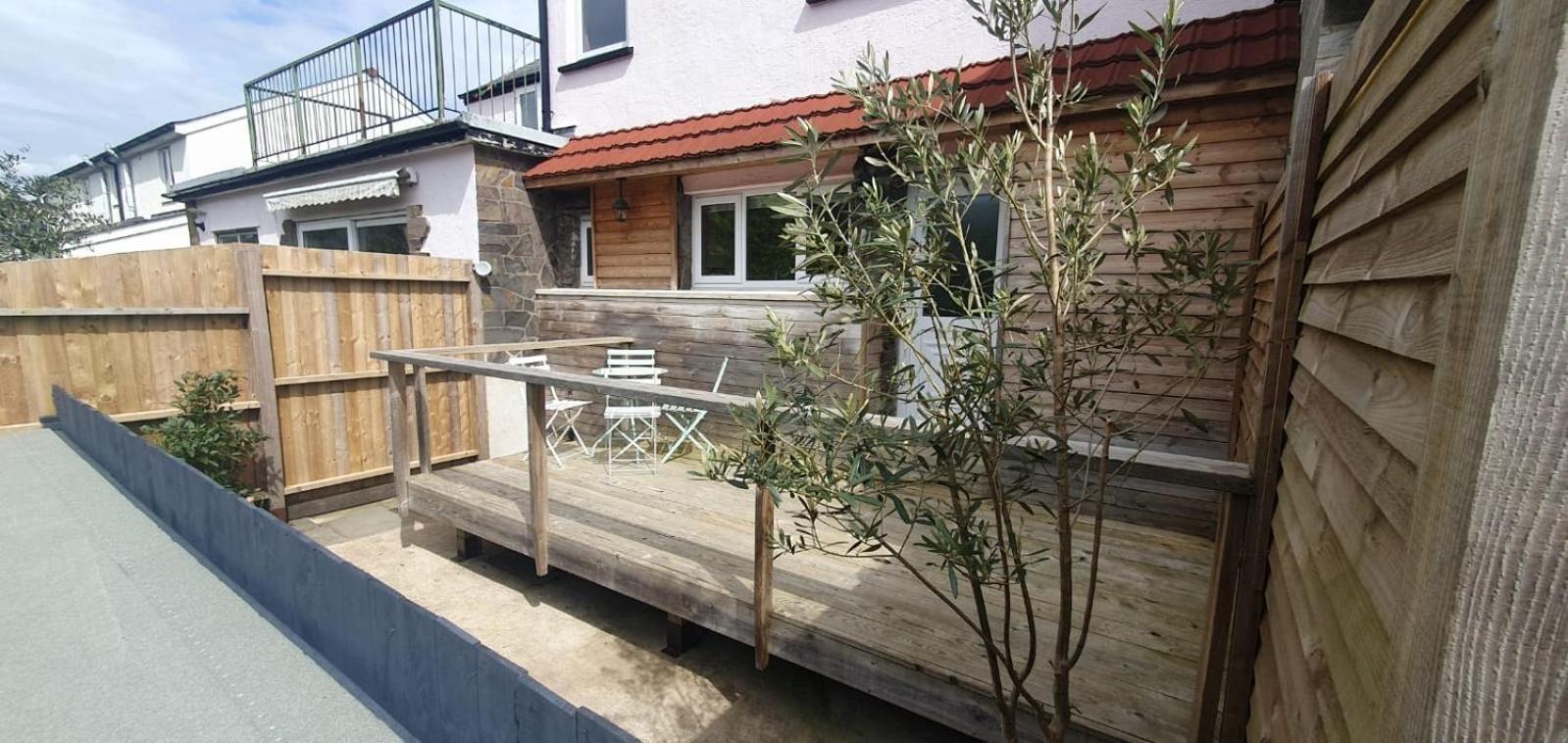 Ty Taf 2 Bed Cottage With Deck & Easy Transport Links Cardiff Esterno foto